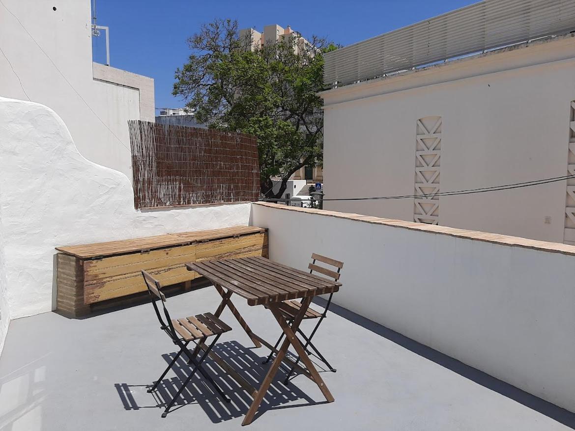 Traditional House In Historical Center Of Faro Exterior photo